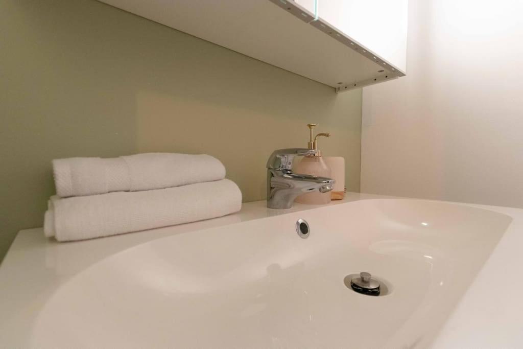 Cabana & Le Grand Appartement Lumineux Макон Экстерьер фото